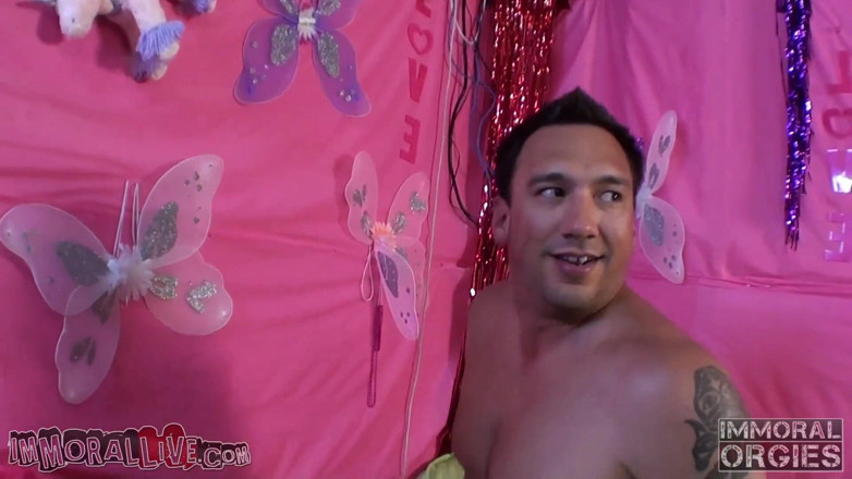 All Group Sex: Three pawgs eat four guys assholes in an orgy!