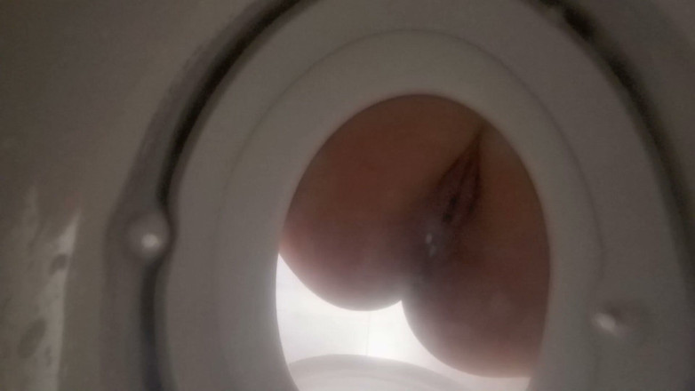 BelleAliz: Bathroom-slave Toilet Peeking on Bellealiz Peeing and Farting