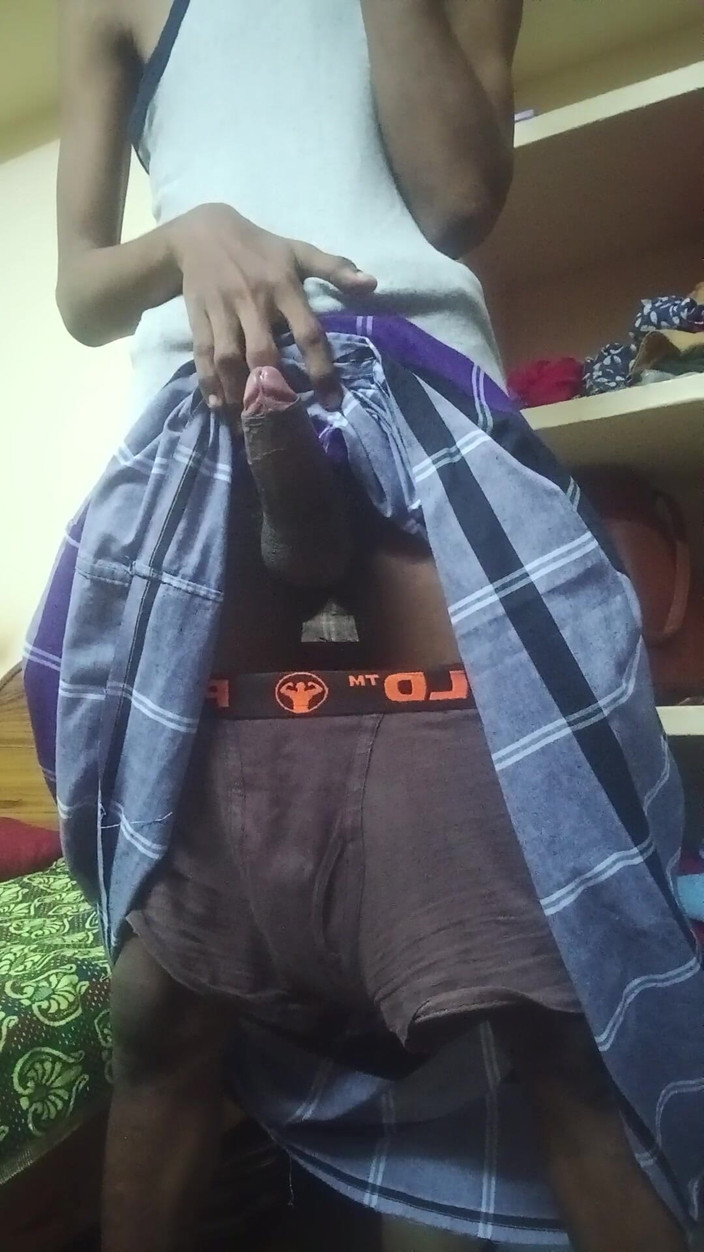 Shadow Guy: Дезі тінка отримує камшот і дрочить вдома.