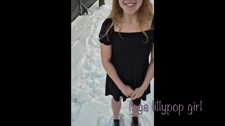 Inga lillypop girl: Fremder fickt mich draußen mit einem dildo