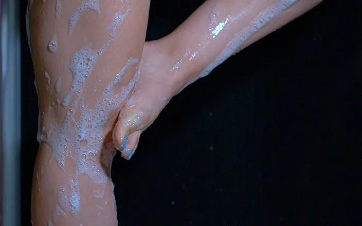 Little Dessert: College Babe's Soapy Shower: Big Ass Bouncing &amp; Bubbles
