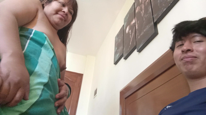 Moo DBOXXX: Mám sex s svobodnou matkou, kterou jsem potkal na Facebooku,...