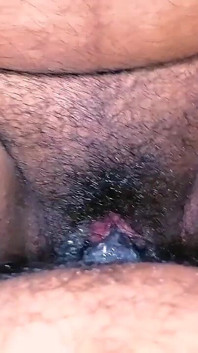 路上で女性とインドのデジハウスの男