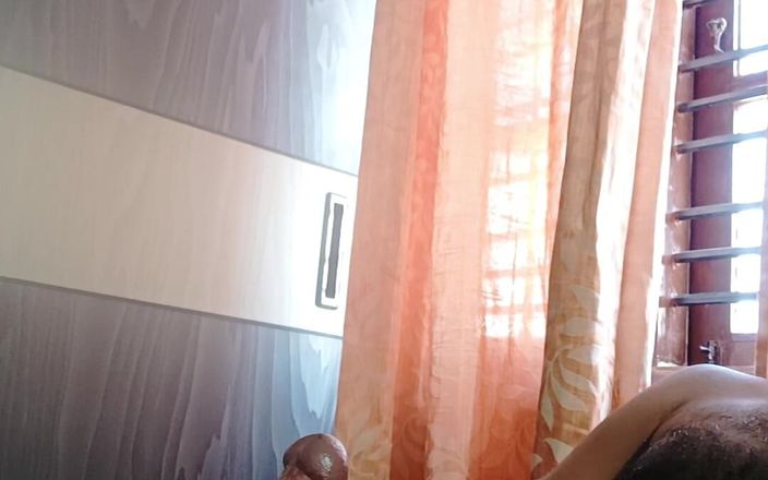 HornyHunk: 내 자지에 기름을 싸고 이웃 팬티와 브래지어로 자위해