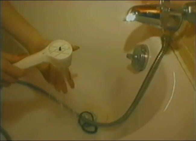 Homegrown Wives: Redhead amateur sucks cock in the bath tub
