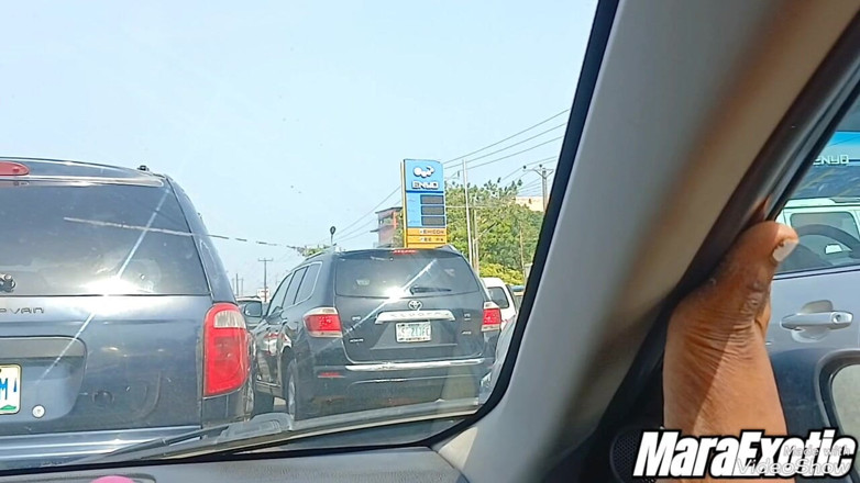 Mara Exotic: moti janghon vaali chodne laayak mammi Lagos Traffic men hastamaithun...