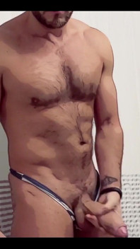 String sexy, grosse bosse, charge énorme. j’ai donc fait une version plus longue de la vidéo, ainsi que la version bizarre de Twitter que j’ai faite. La vidéo