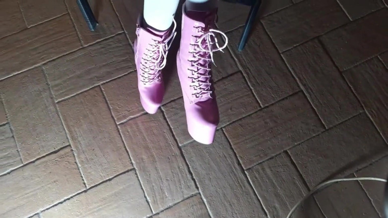 LauraOnHeels: 무릎 꿇고 앵클 부츠를 신고 밀프 모음집