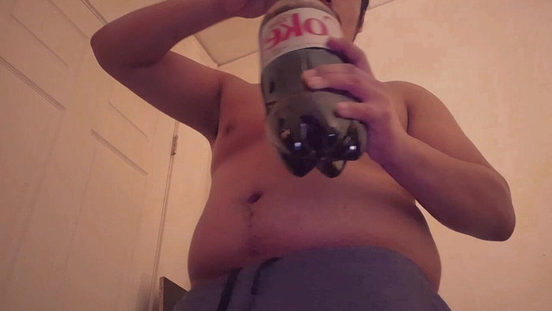 NakyJoss: Chugging o máximo de refrigerante que minha barriga pode lidar