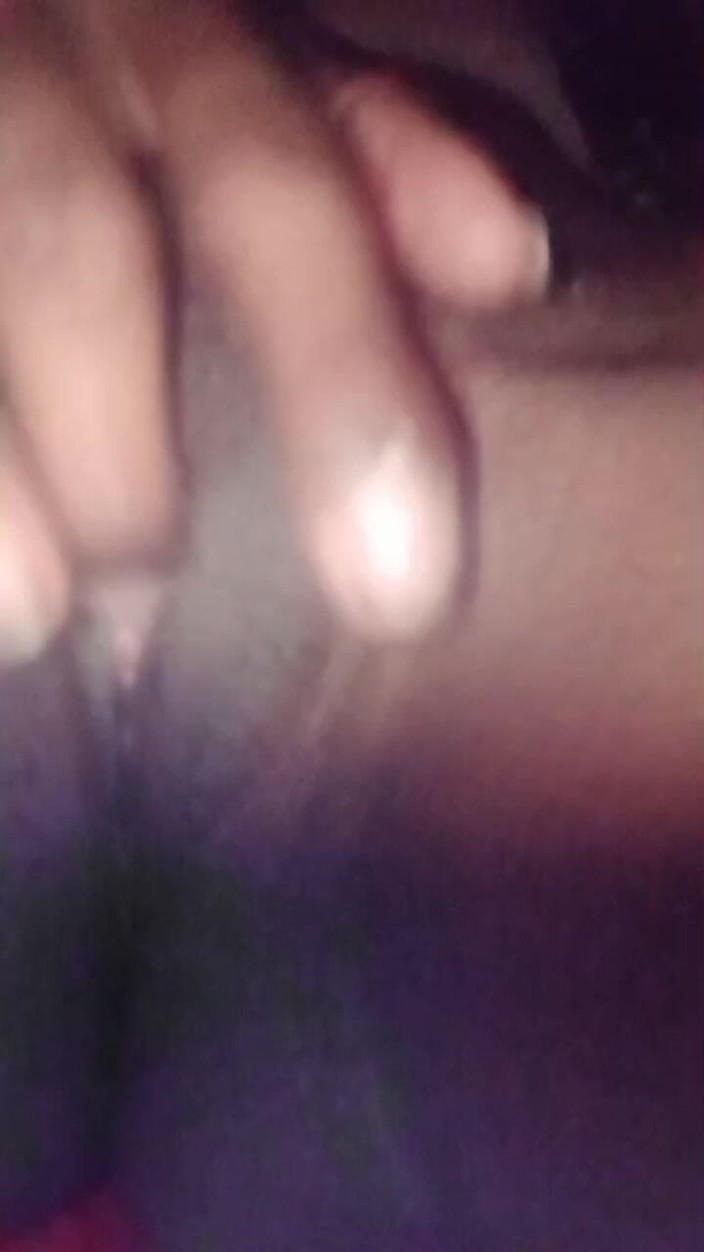 Emanwife: Collage flicka finger video 2025