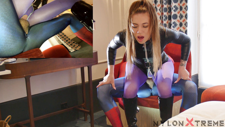 Nylon Xtreme: Monika wild viene scopata con calze viola