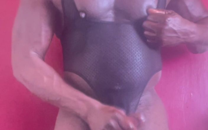 Black mature kinky muscle: Grote zwarte lul mesh bodysuit vibrerende kogel bate spermascène
