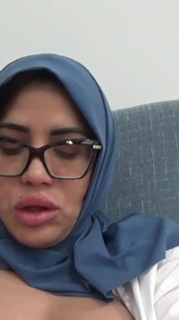 Büyük götlü Arap üvey annemle hafta sonu pornosu