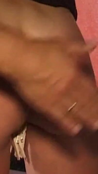 Mascarado Dom brinca com loira amarrada milf com vela