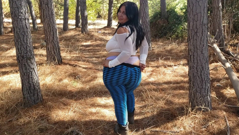 Riderqueen: Stepmom sexy walking forest
