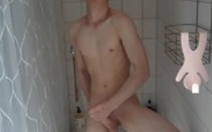 Horny porny boy: Junge wichst wirklich gut und genießt es, bis er mit...