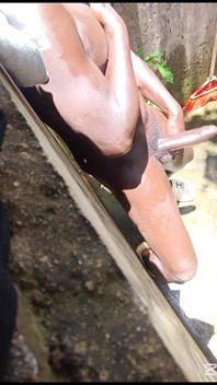 Grote zwarte lul ruw behandelde massage buitenshuis