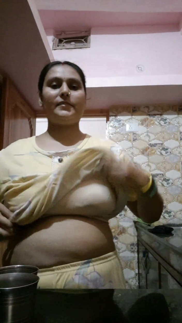 Puja555: Haciendo el té para mi esposo picante