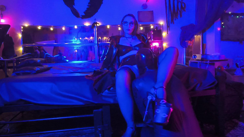 Eva Latexxx: Femdom Padrona Eva, dea della gomma di lattice e leccare...