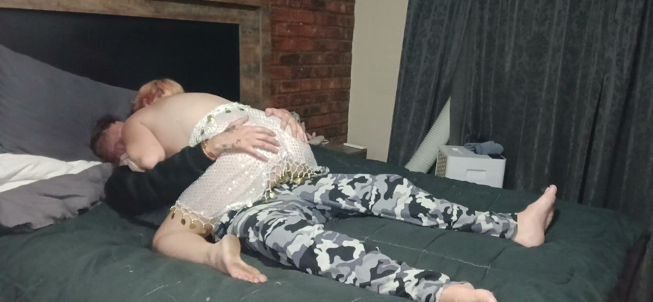 Bigjoefuckalott: Horny Blonde