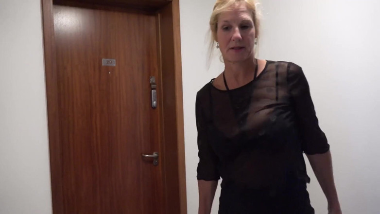 Dirty Doctors Clips - Solo Mature Playtime: Si matang nakal bermain di tangga