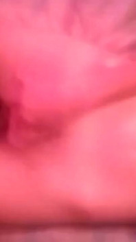 Kaum legal, erster porno-clip, reibt muschi und wird auf ihre kleinen titten gefickt