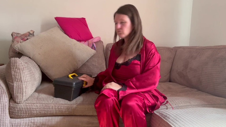 Frequentmasturbation: Pencerede kaşlardan aşağı am frikikli kel