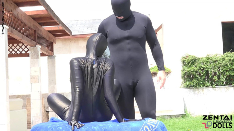 ZentaiDolls: Havuz kenarında çok katmanlı zentai