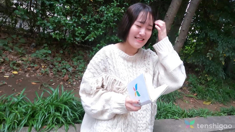 Tenshigao: Hana kawamura是一个业余模特在日本开始她的成人视频生涯。
