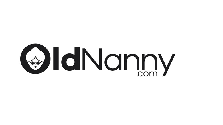 Old Nanny: 작은 젊은 아일랜드 여성과 즐기는 사진작가