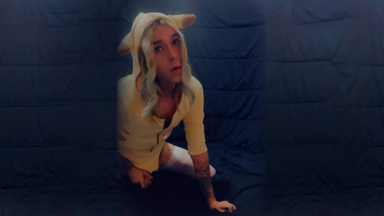 CarmenMelatonin: Pika-meisje wil in bed spelen