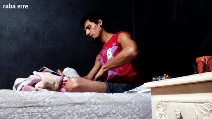 Raba erre elle: Raba Erre: nadržená spisovatelka se manipuluje při psaní....