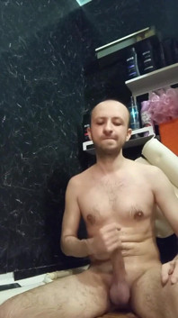 A Naked Man Jerks off His Big Dick in the Bathroom.