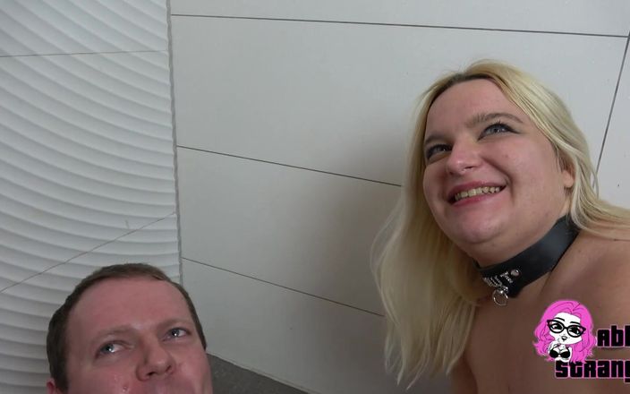 Abby Strange: çiş derlemesi: Alman iri güzel kadın abby garip sidik oyunları