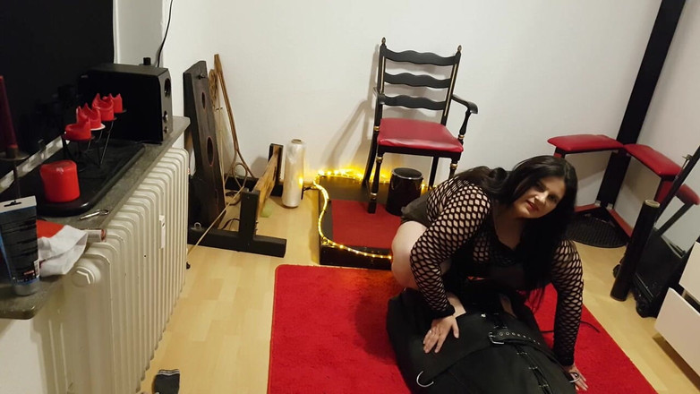 DOMINATRIX6: Рабыня в кожаной бондажной мешке, часть 2