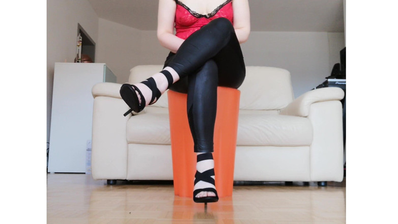 RavenBigAss: Raven: Toe Tapping Kaki Bersilang Dengan Neraka Tinggi Dan Seluar...
