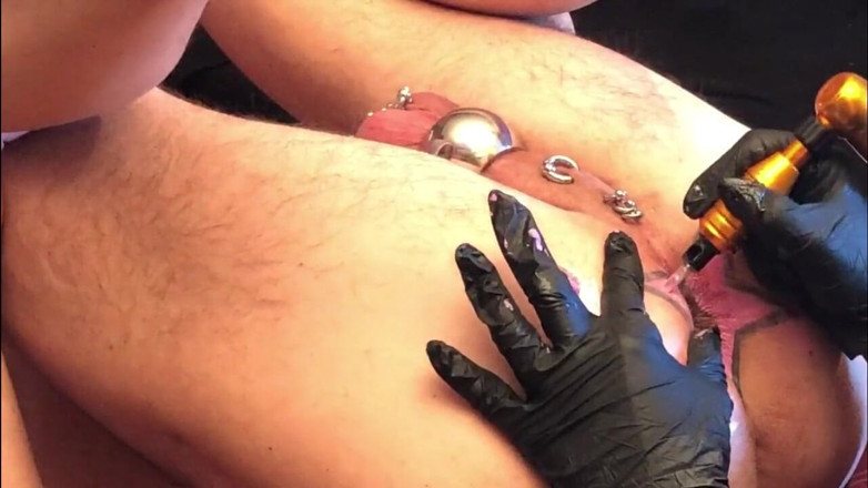Dominatrix Frida: Tatuaż gwiazdy dupka