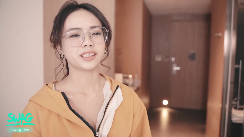 SWAG.live: Ragazza arrapata si fa scopare da un fusto asiatico