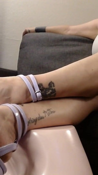 Gambe sexy e tacchi alti lavanda