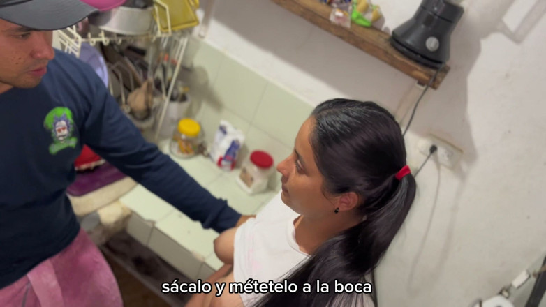 Theman1000: Il patrigno pervertito scopa la sua ragazza del college con...