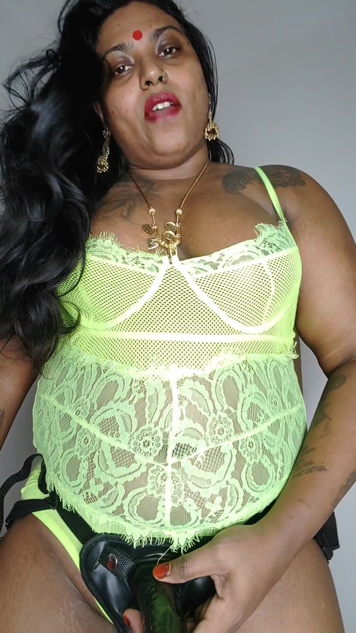 Ilariafajralilura: 그녀의 한심한 베타 남편을 따먹는 마누라 Ilaria