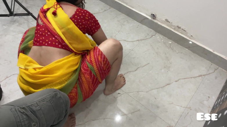 Sammy Sins: Ateşli ve seksi hizmetçi ev sahibi tarafından sert sikiliyor