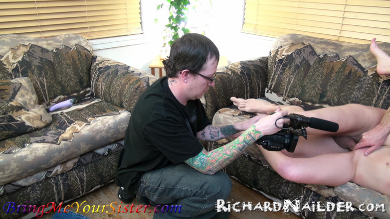 Richard Nailder Hardcore: Anh kế vụng về quay phim chị kế dễ thương...