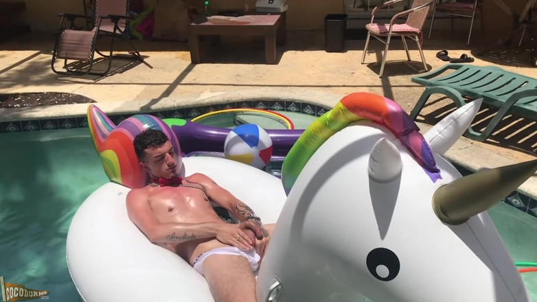 CocoDorm: Gio Valentine - Summer Sun Solo