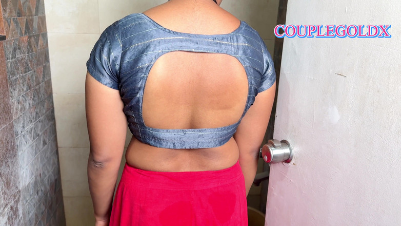 Sexy Komal: Komal se koupal a její švagr ji tiše sledoval od dveří