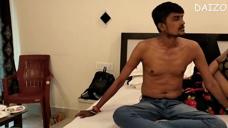 AlexDaizo: Indiancă desi bhabi sau fata din camera de hotel