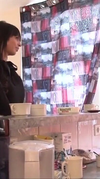 LFAP - francouzský casting ohromující brunetky v prádle testuje anální šukání a vkládání hraček