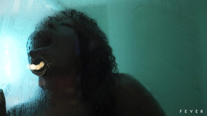 Fever Films: Ten pyszny murzynka masturbował się w hotelowej łazience