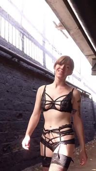 ドイツのスカウト - スキニードイツのニッキーフォックスはセックスを取得します