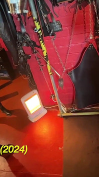 Nyambuk kontol dan ballbusting sama dua cowok dominan